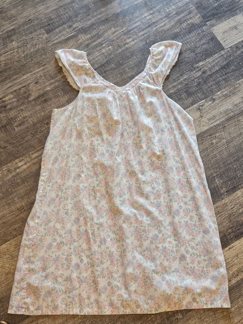 Vintage cottage nightgown womens medium feminine farmhouse whimsy pink floral